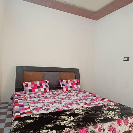 Keshav Narayan Home Stay Mathura Exteriör bild