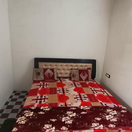 Keshav Narayan Home Stay Mathura Exteriör bild