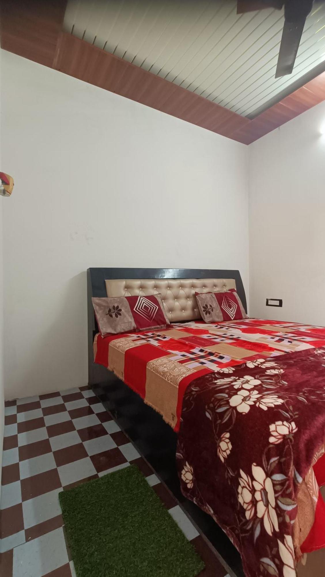Keshav Narayan Home Stay Mathura Exteriör bild